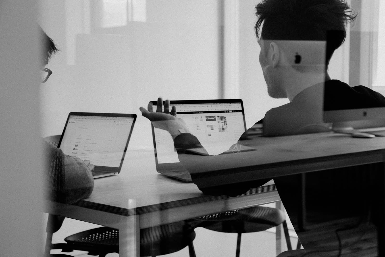 Kontakt zu MNF DIGITECH – Erstgespräch für CRM, Webapps und KI-Automatisierung